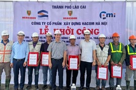 ĐÓN TIẾP CHỦ TỊCH TỈNH LÀO CAI ĐẾN THĂM DỰ ÁN NHÀ Ở XÃ HỘI KHU BỜ TẢ SÔNG HỒNG, XÃ VẠN HÒA, TP. LÀO CAI
